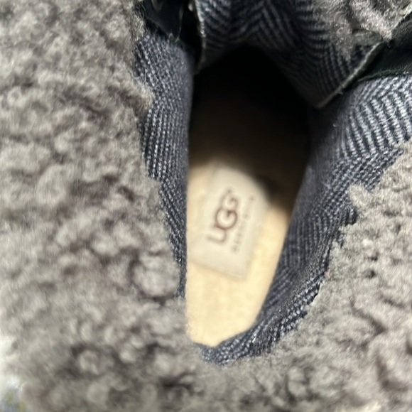 Ugh Zea black sherpa wedge boot size 7 - Picture 7 of 9